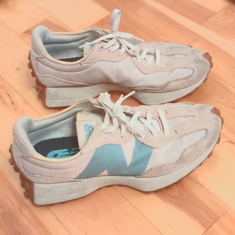 New Balance 327 size 9.5/41